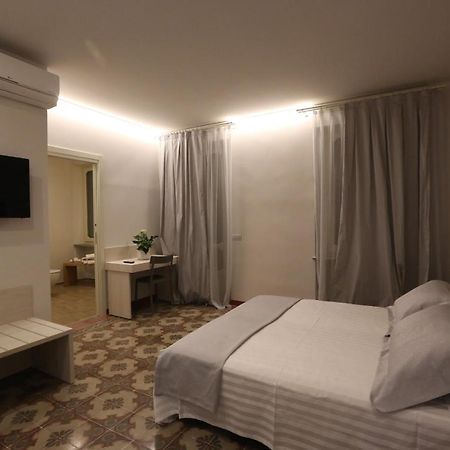 Bed and Breakfast Palazzo Belli Альба Екстер'єр фото