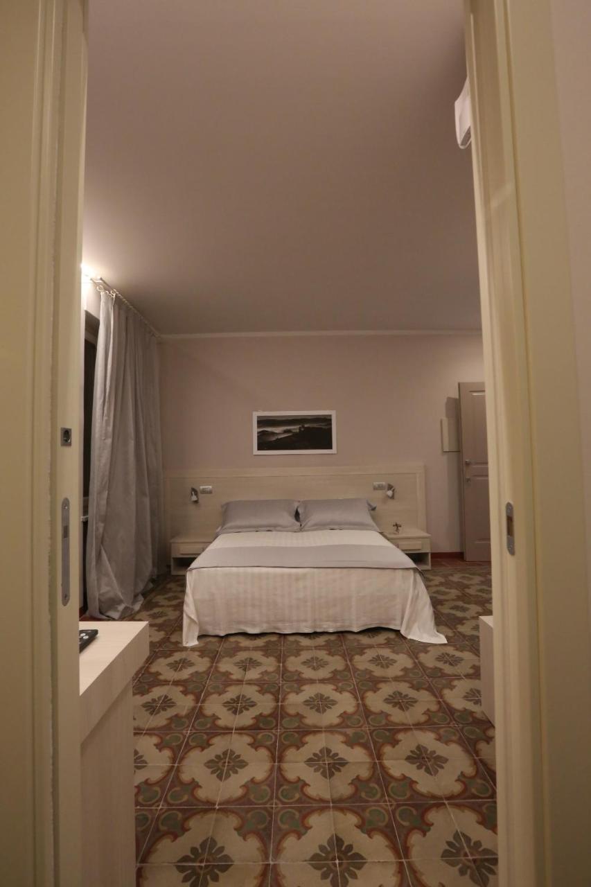 Bed and Breakfast Palazzo Belli Альба Екстер'єр фото
