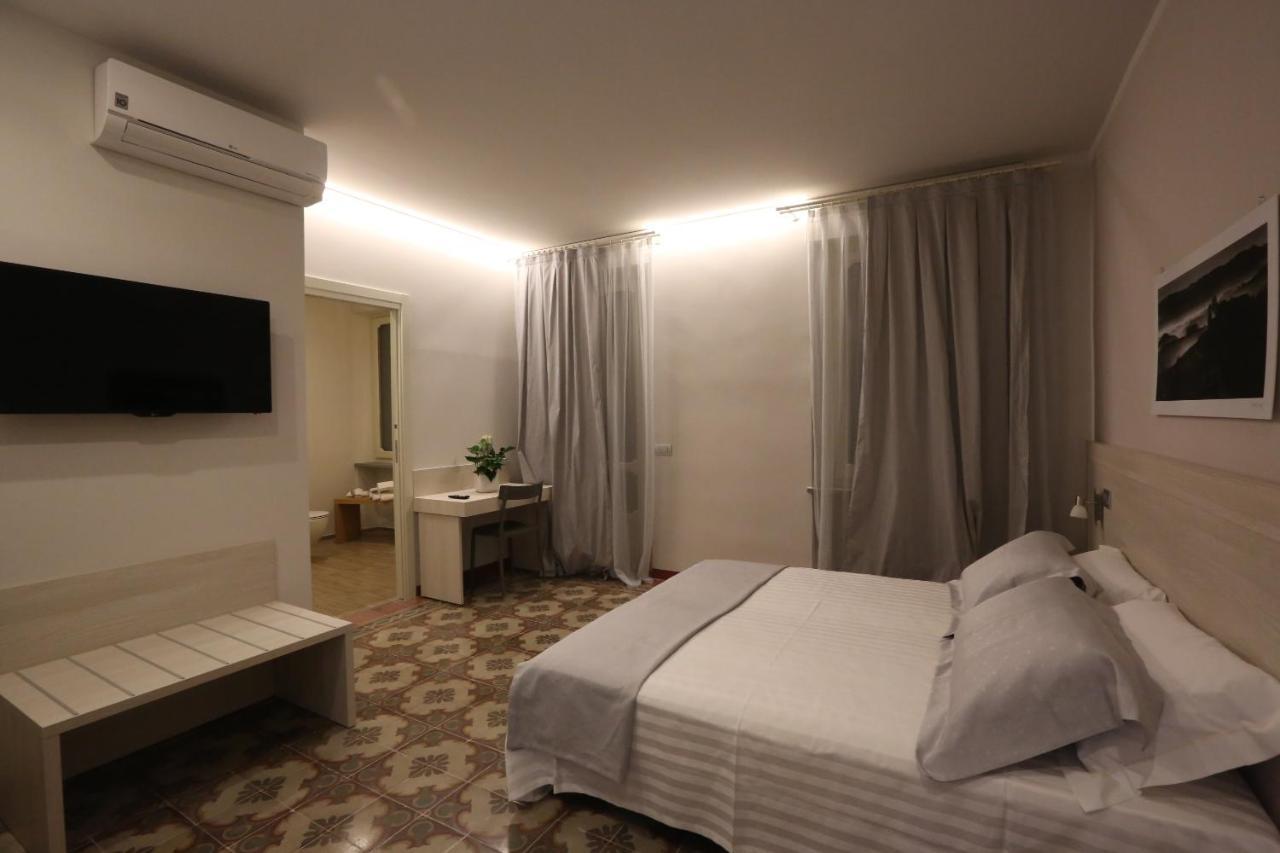 Bed and Breakfast Palazzo Belli Альба Екстер'єр фото