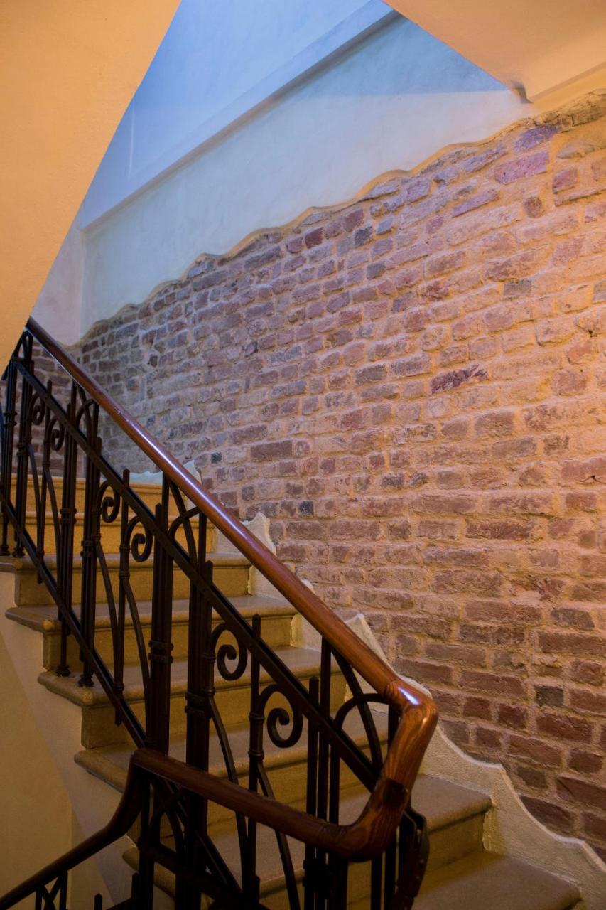 Bed and Breakfast Palazzo Belli Альба Екстер'єр фото